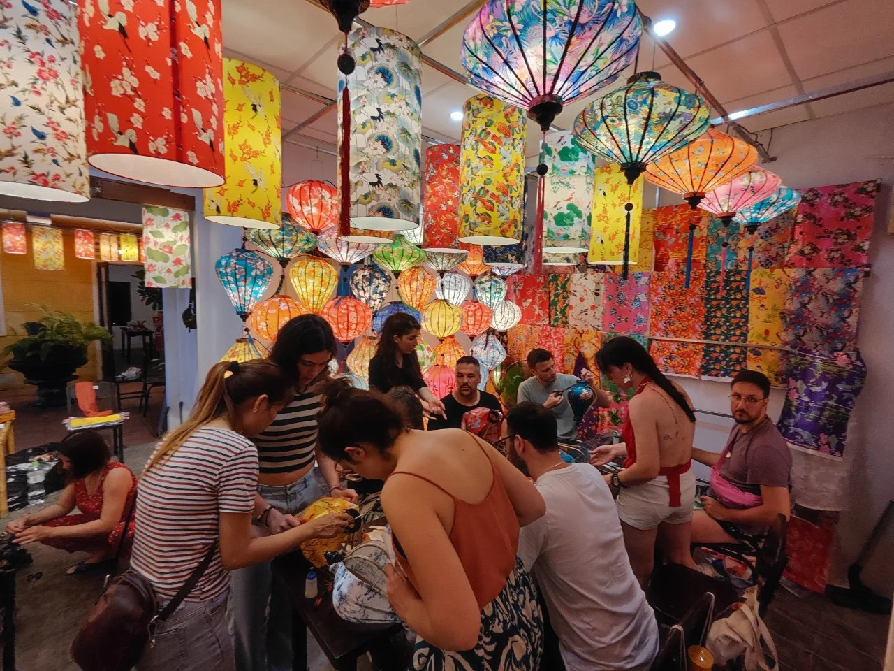 can you take hoi an lanterns on an airplane